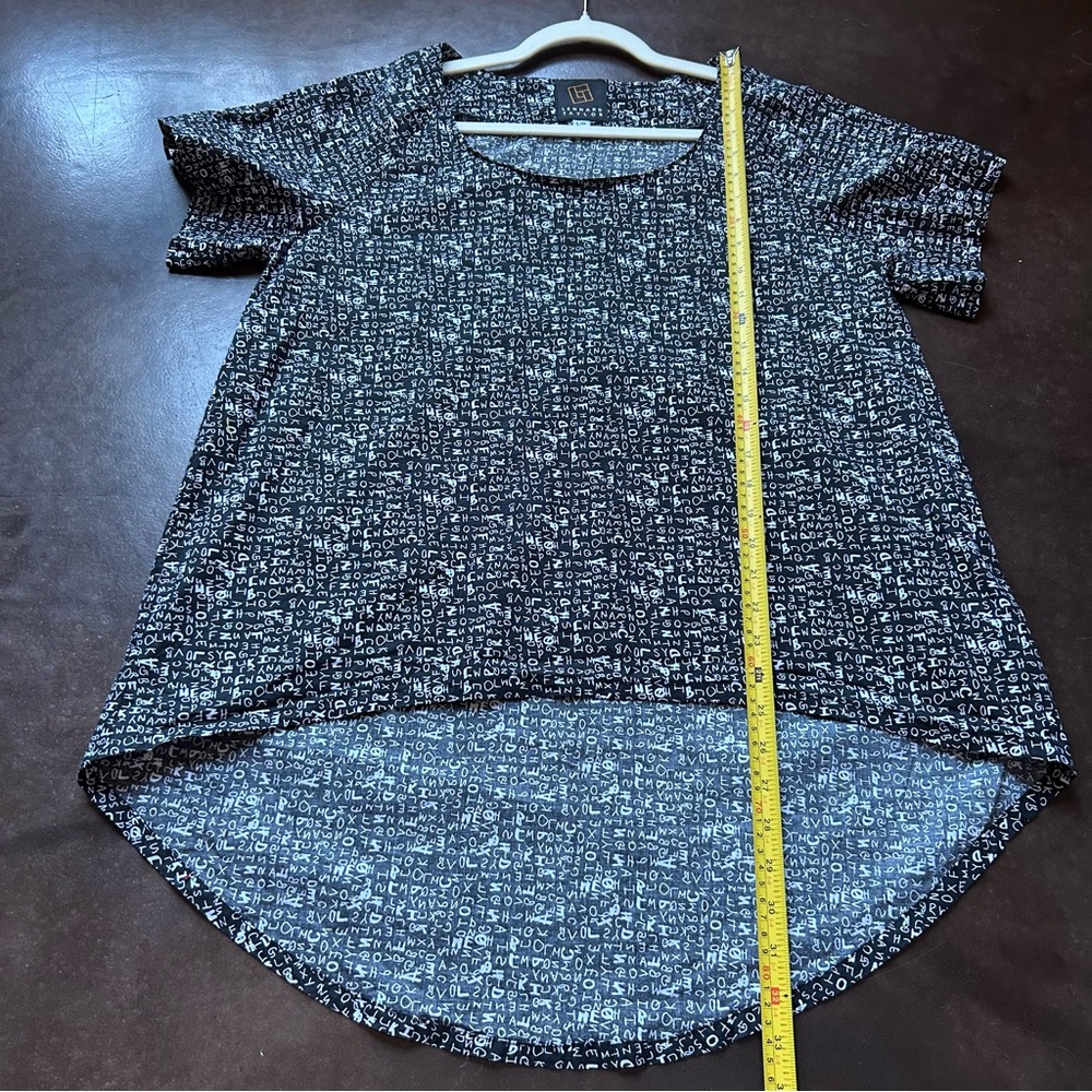 Lennard Taylor- 100% cotton black + white abstract letter oversized top- size L - Picture 12 of 15